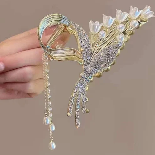 Clip image-11